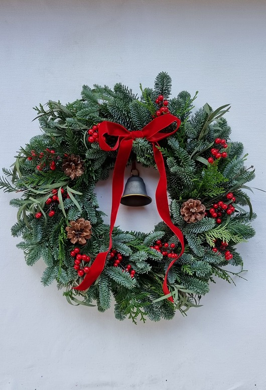 wianki bożonarodzeniowe CZERWONY Wianek Bożonarodzeniowy na drzwi z dzwonkiem