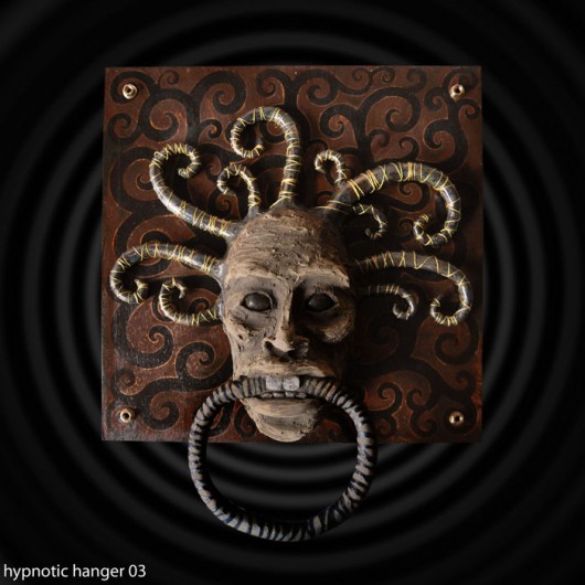 Demoniczny wieszak Hypnotic