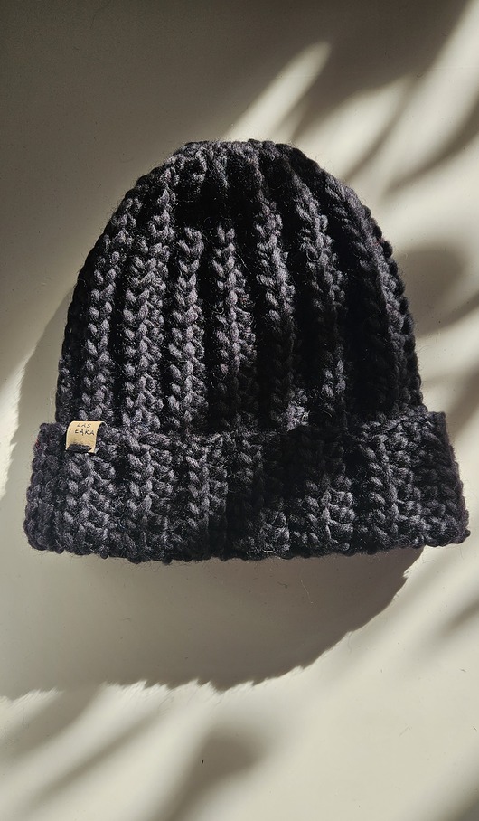 czapki damskie Czarna czapka wełniana