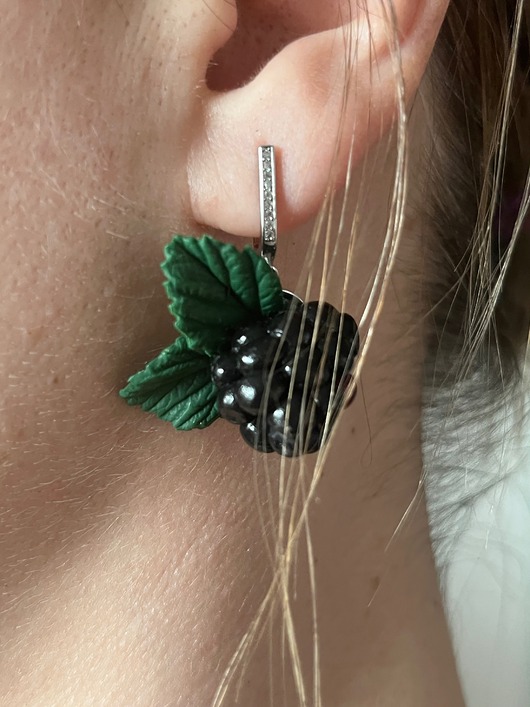 kolczyki z masy plastycznej Kolczyki z jagodami jeżyna. Handmade Polska. Polimerowa glina