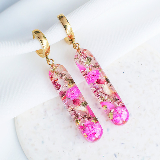 kolczyki z żywicy Kolczyki z kompozycją kwiatową