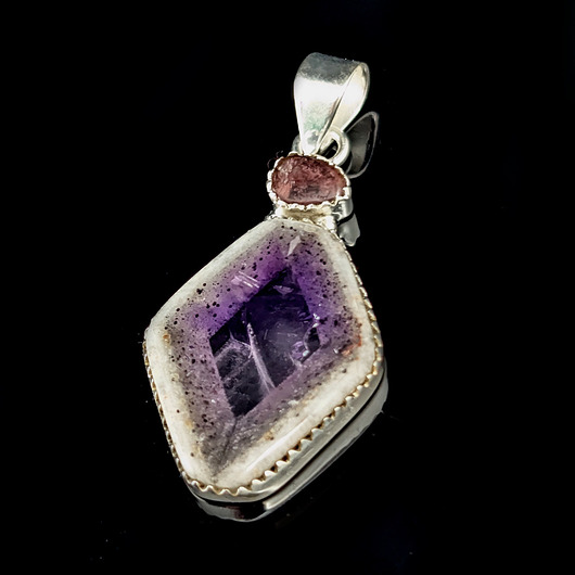 wisiory Niezwykły auralit z turmalinem