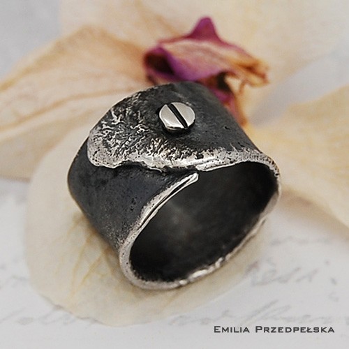 Śrubką dokręcony - pierścionek MAREMI Jewelry