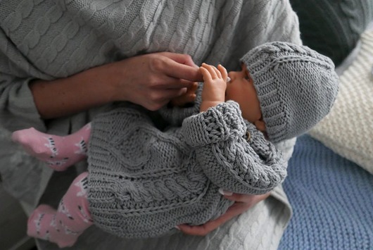 Miękki sweterek z czapeczką. A N T