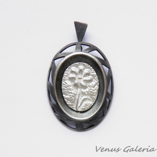 Wisiorek srebrny - Medalion ze stokrotką II VENUS GALERIA