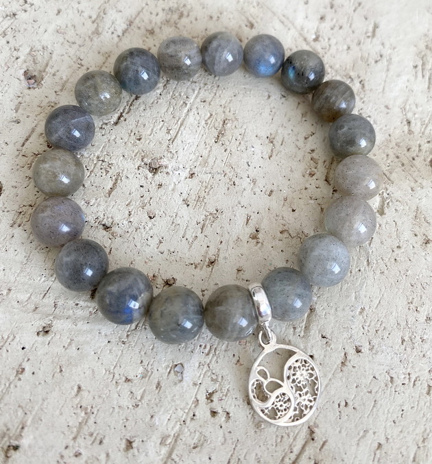 bransoletki z kamieni naturalnych Bransoletka labradoryt zawieszka- srebro 925