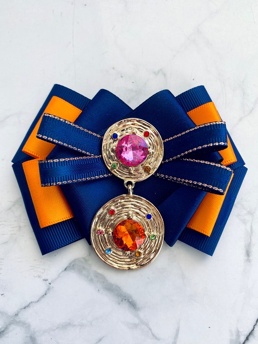 broszki Brosza z Kolekcji COLOR z kryształami zatopionymi w złotych okręgach