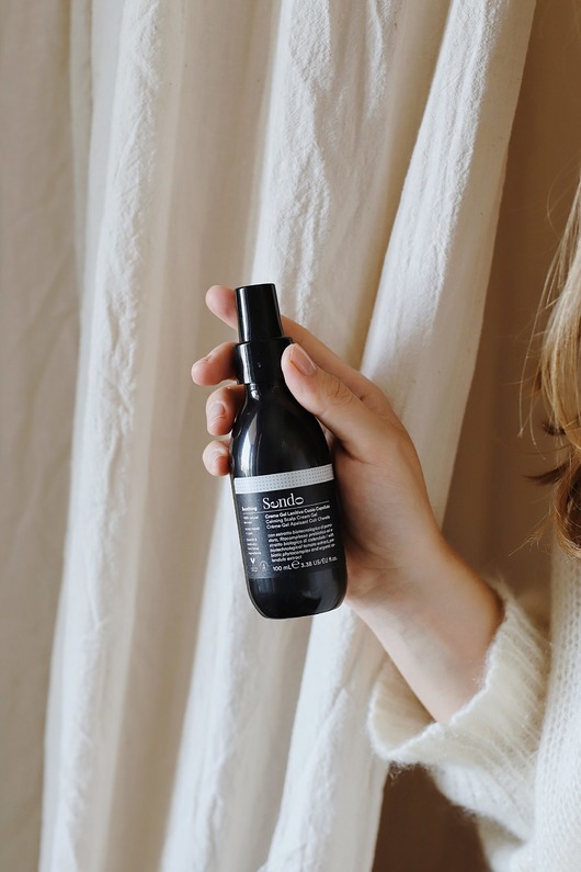 sera i kuracje do włosów Łagodzący żel do wrażliwej skóry głowy bez spłukiwania Sendo 100 ml