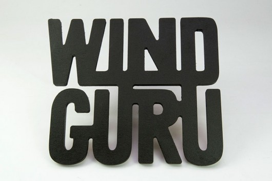 WIND GURU - dekoracyjny napis na ścianę  Ledon