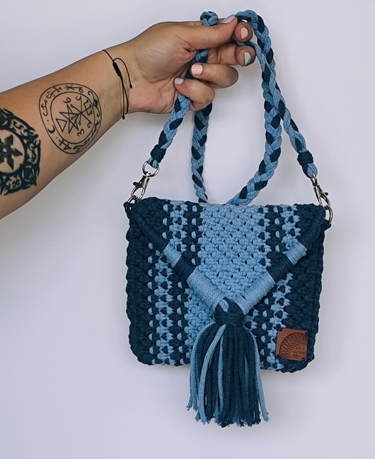 torby na ramię Mała torebka z frędzlami w stylu boho ze sznurka