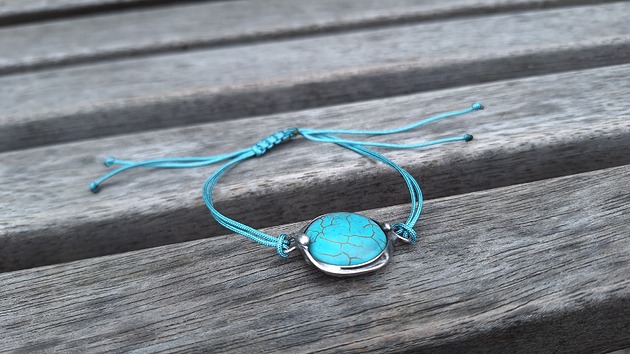 bransoletki wire wrapping Howlit na lato - bransoletka sznurkowa