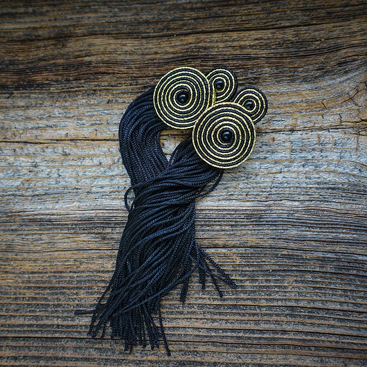kolczyki soutache Czarno- złote spirale  kolczyki soutache z chwostami