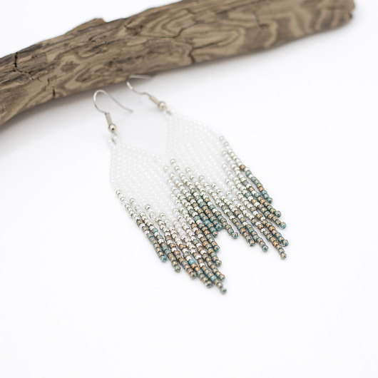 kolczyki szklane Krótkie biało srebrno turkusowe kolczyki z koralików