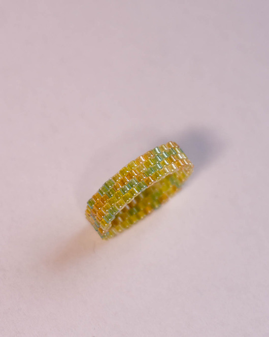 pierścionki - różne Pierścionek ze szklanych koralików