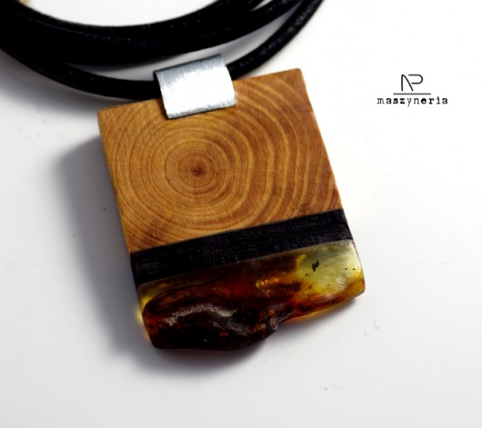 Wood&Amber Wisior Dąb Jotoba Cyprys Maszyneria