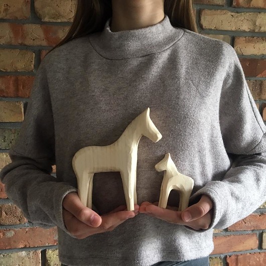 Zestaw 2 drewnianych gładkich koników Montessori nkcraftstudio