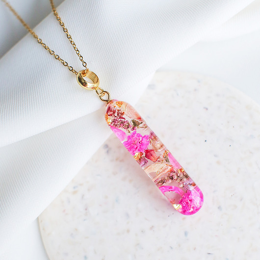 wisiory Wisiorek z kompozycją kwiatową