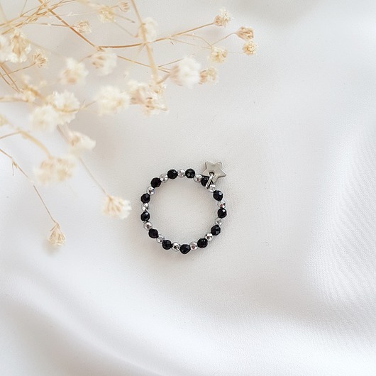 pierścionek z onyksem i zawieszką LEI handmade 