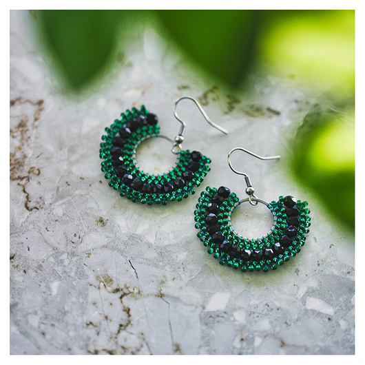 kolczyki szklane Zielone kolczyki z niepełnego koła