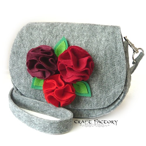Red Roses Bouquet - mała listonoszka Craft Factory
