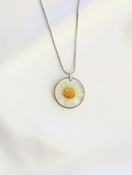 Wisiorek stokrotka Flores Jewellery