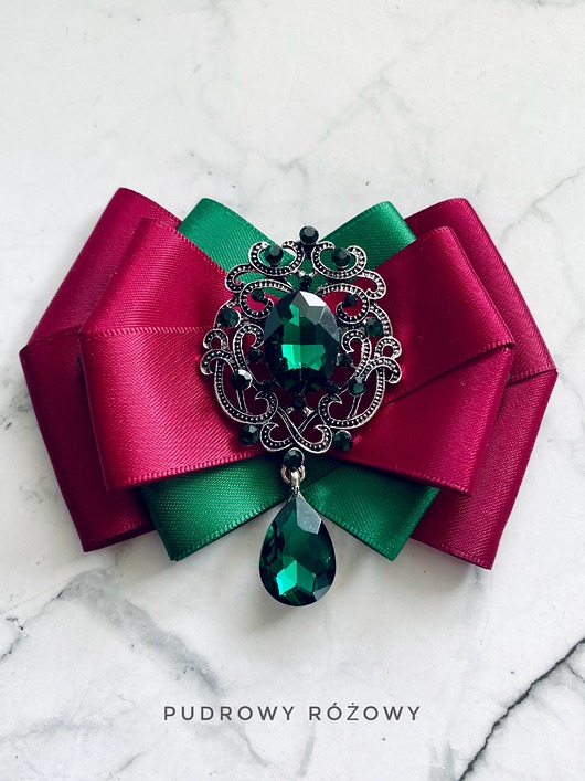 broszki Brosza z niesamowitym szmaragdowym zielonym kryształem  NEW