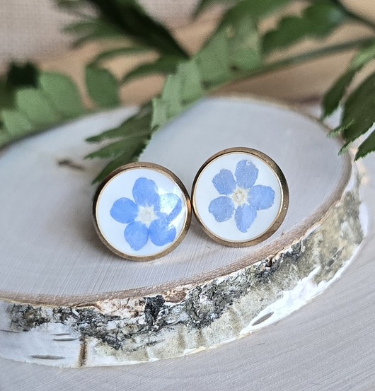 kolczyki z żywicy Kolczyki z kwiatami niezapominajkami złote