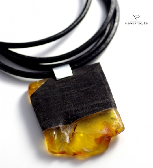Wood&Amber Wisior Czarny Dąb Maszyneria