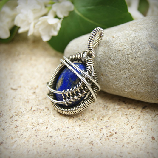 Wisiorek wire wrapping z Lapis lazuli Blue Pearl Art
