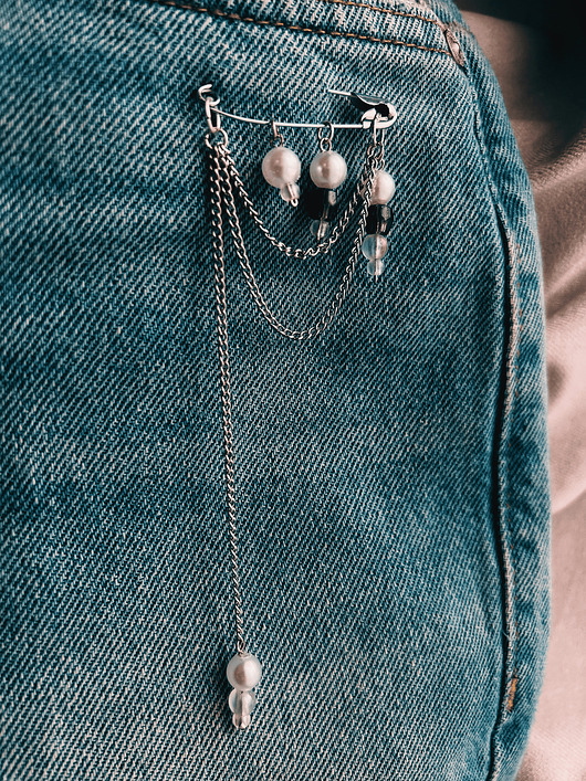 broszki Broszka na agrafce z łańcuszkami Black&White Agrafka.studio