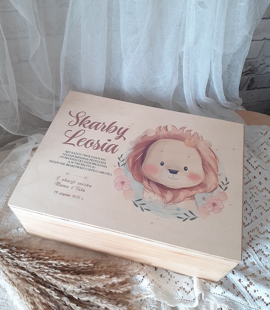meble do pokoju dziecka LEW Kuferek skrzyneczka  pojemnik drewniany metryczka urodzenia