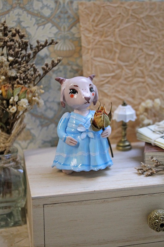 figurki i rzeźby Kózka z kwiatuszkiem