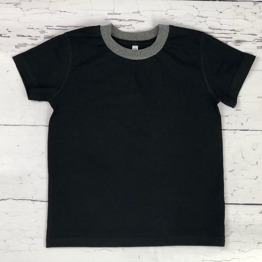 t-shirty dla chłopców T-shirt dziecięcy czarny z szarym dekoltem odCZAPY