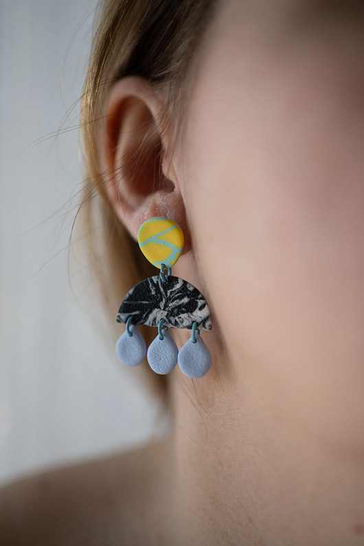 kolczyki z masy plastycznej Wiszące kolczyki sztyfty w abstrakcyjny wzór