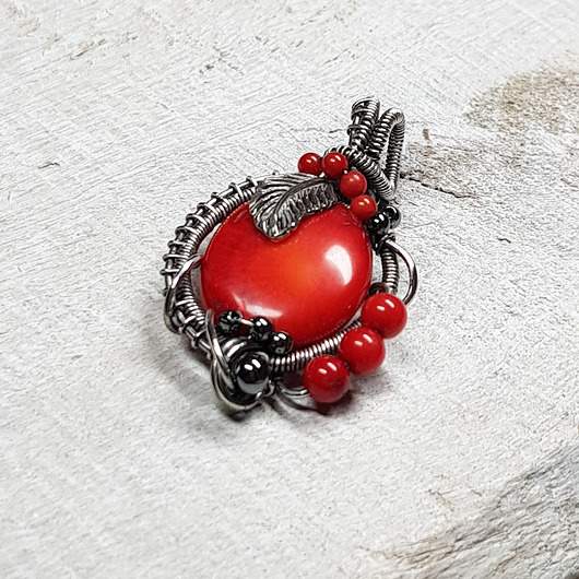 srebrne naszyjniki Wisiorek z koralem  s205