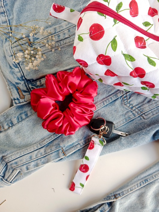 gumki do włosów Satynowe czerwone scrunchie