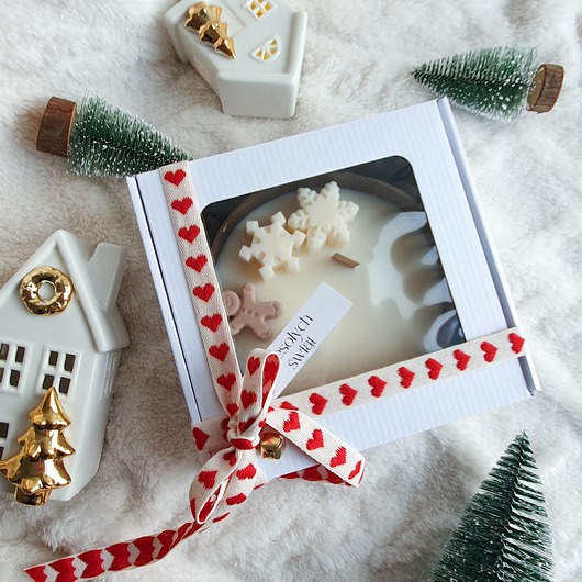 dekoracje świąteczne Świąteczna świeca sojowa w łupinie kokosa - gruszka czekolada