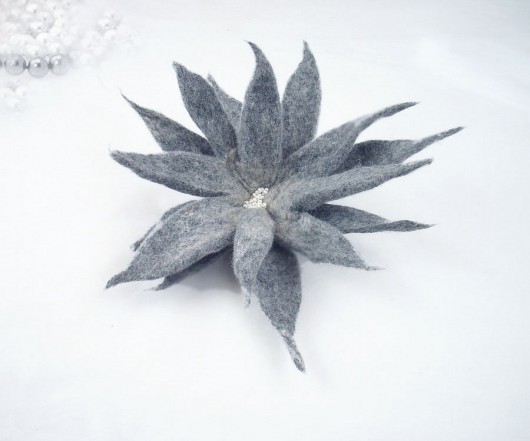 Silvered Star - Jedwabnofilcowa Broszka filcant