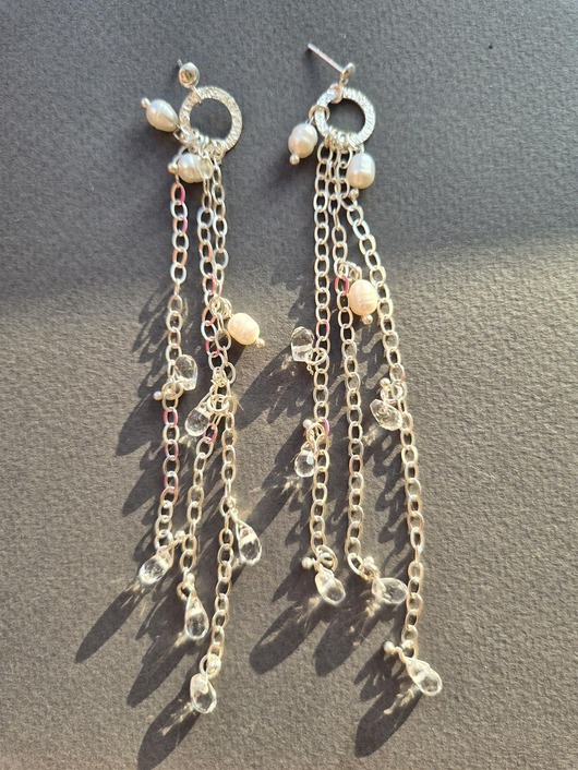 kolczyki srebrne Długie ślubne kolczyki srebrne z łańcuszków, kryształów górskich i pereł