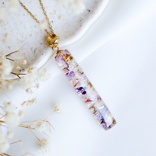 wisiory Wisiorek z kompozycją kwiatową