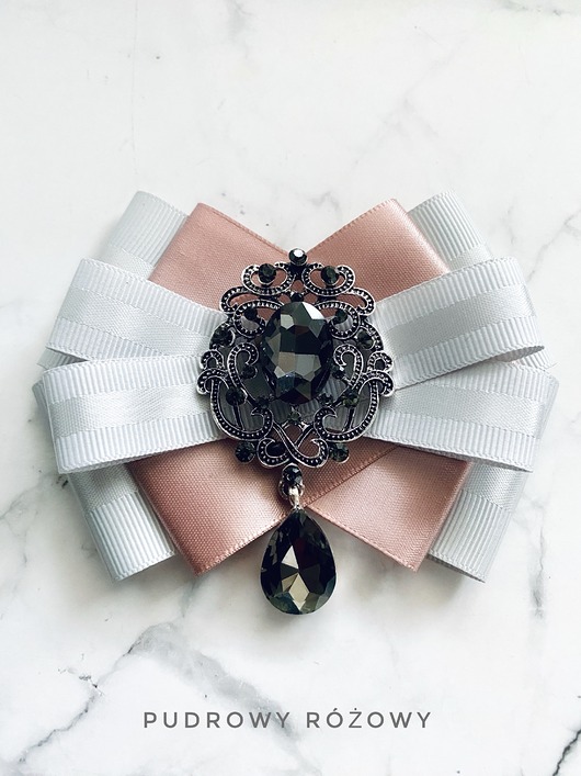broszki Brosza z szarą kryształową ozdobą NEW