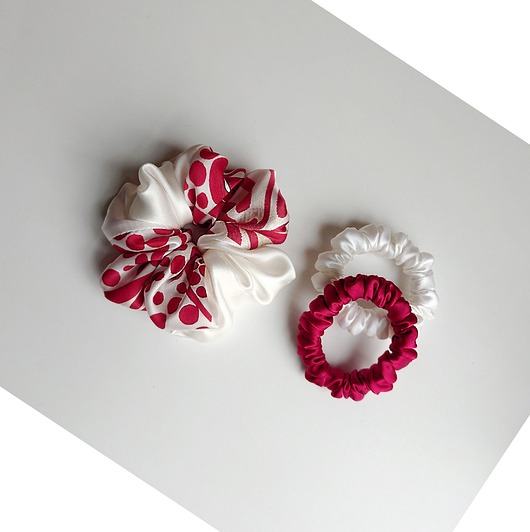 gumki do włosów Biel i czerwień - zestaw jedwabnych scrunchie