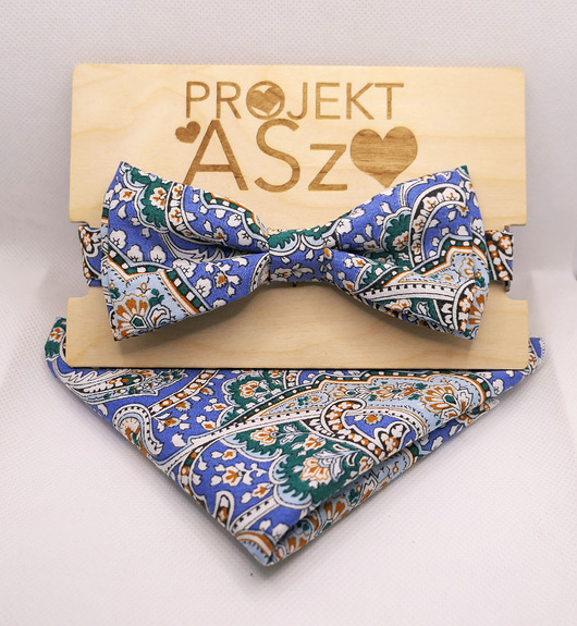 muszki i krawaty Mucha niebieska w kolorowe wzory z poszetką