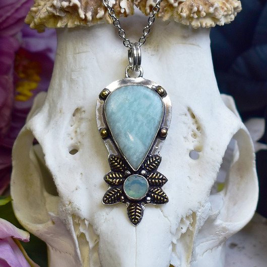 wisiory Miedziany posrebrzany wisiorek z amazonitem i chalcedonem