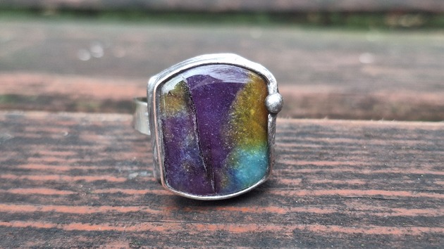 pierścionki - różne W kolorach różnych - pierścionek regulowany