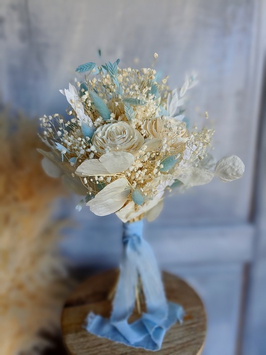 Bukiet lubny biao niebieski z suszonych i stabilizowanych kwiatw