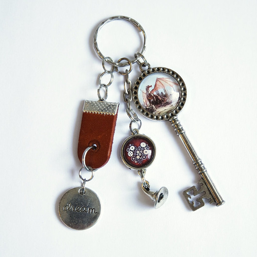 breloki Breloczek - Smok, kapelusz czarownicy, rzemień