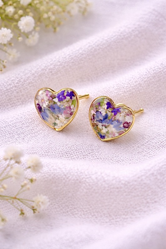 kolczyki z żywicy Wiosenne kolczyki serca z kolorowymi kwiatami