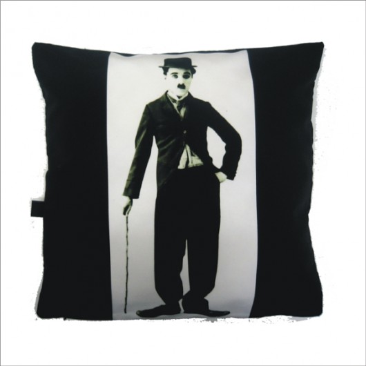Poduszka z Charlie Chaplinem Gaul Designs