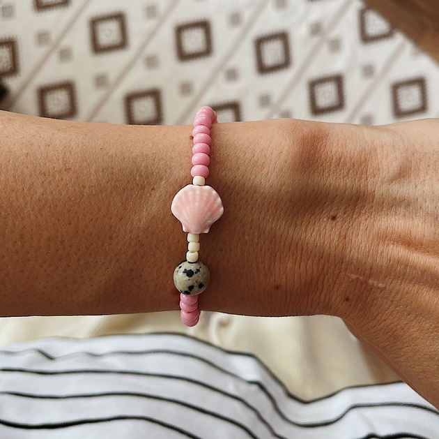 bransoletki ze szkła Bransoletka na gumce SEASHELL pink